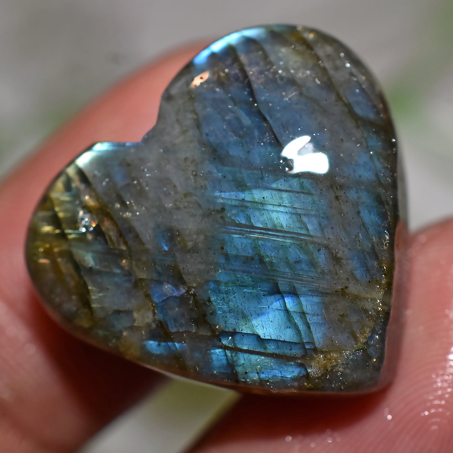 Blue Flashy Labradorite Heart Cabochon – Polished Gemstone for Jewelry & Healing (20x23x5mm,/31ct)