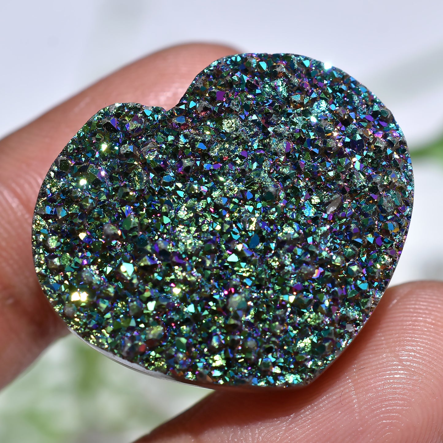 Mystic Titanium Druzy Heart – Shiny Geode Crystal Gemstone for Spiritual Healing (24x28x5mm,/50ct)