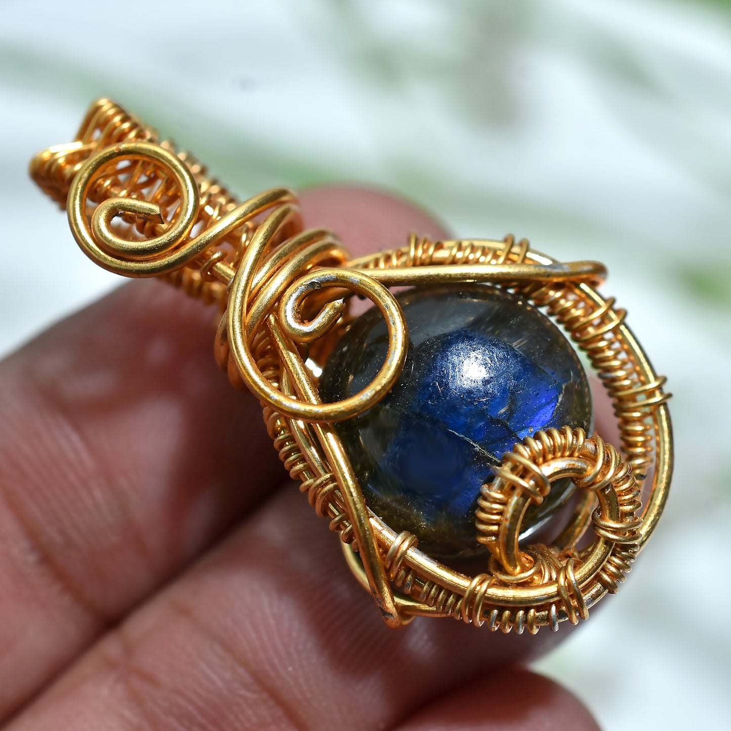 Trending Labradorite Golden Wire Wrapped Pendant Round Flashy Stone Necklace Jewelry (10x35x7mm,/31ct)