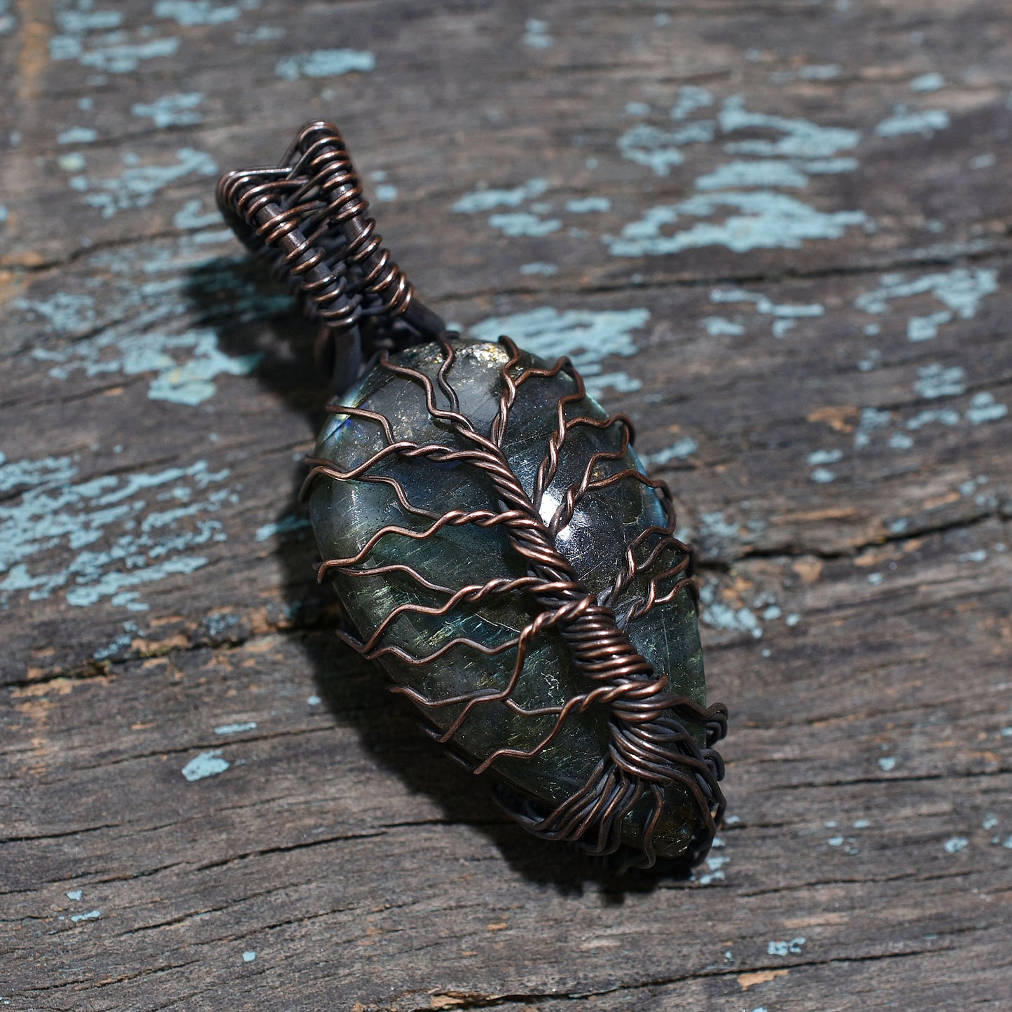 Mystical Labradorite Pendant – Wholesale Oxidized Copper Gemstone Jewelry(18x45x9mm,/60ct)
