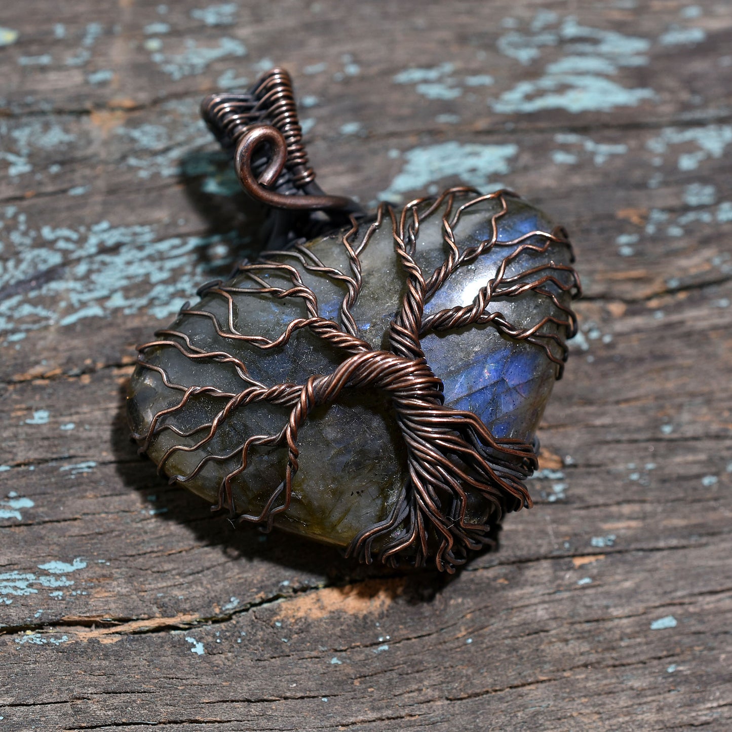 Trendy Labradorite Gemstone Pendant – Wholesale Oxidized Copper Wire Wrapped Necklace