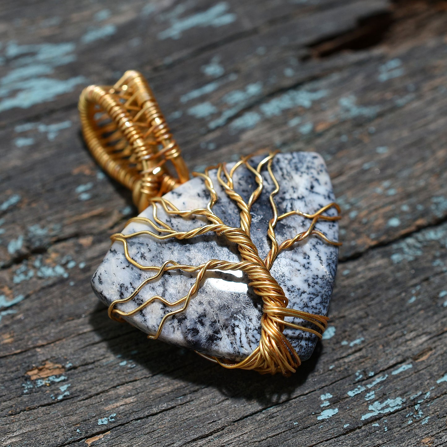 Attractive Dendrite Gemstone Pendant – Wholesale Gold Wire Wrapped Crystal Jewelry