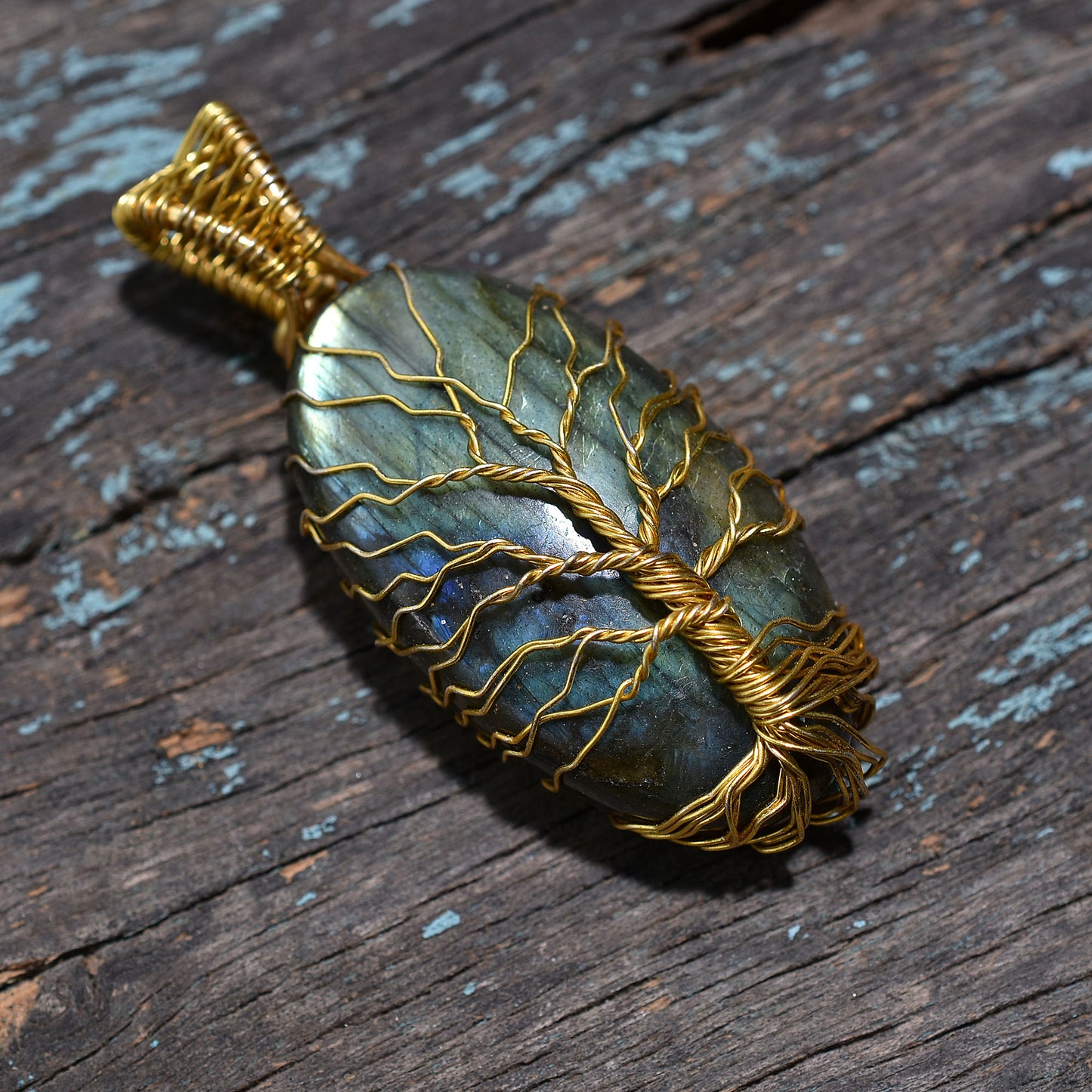 Mystic Flash Labradorite Stone Necklace – Wholesale Golden Wire Wrapped Crystal Pendant