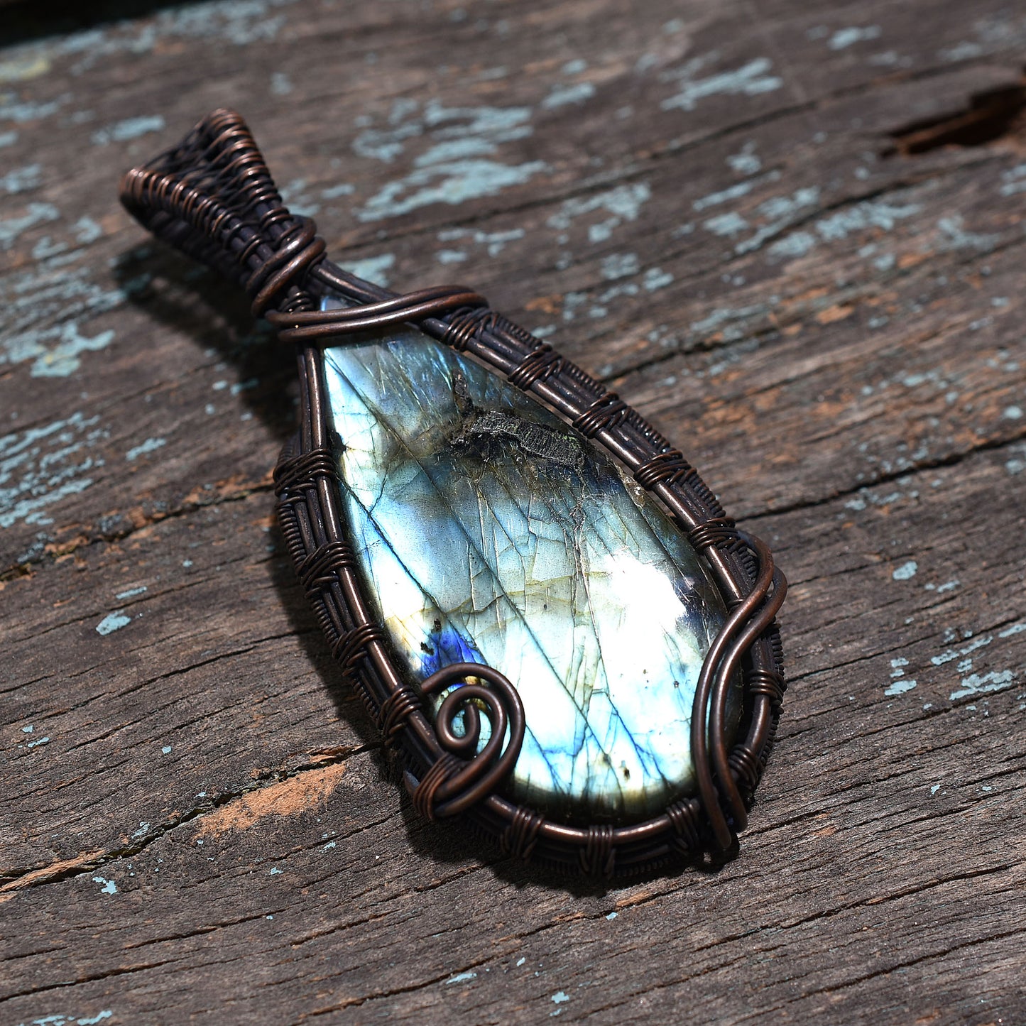 Elegant Labradorite Wire Wrapped Pendant – Wholesale Natural Stone Necklace Jewelry Lovers
