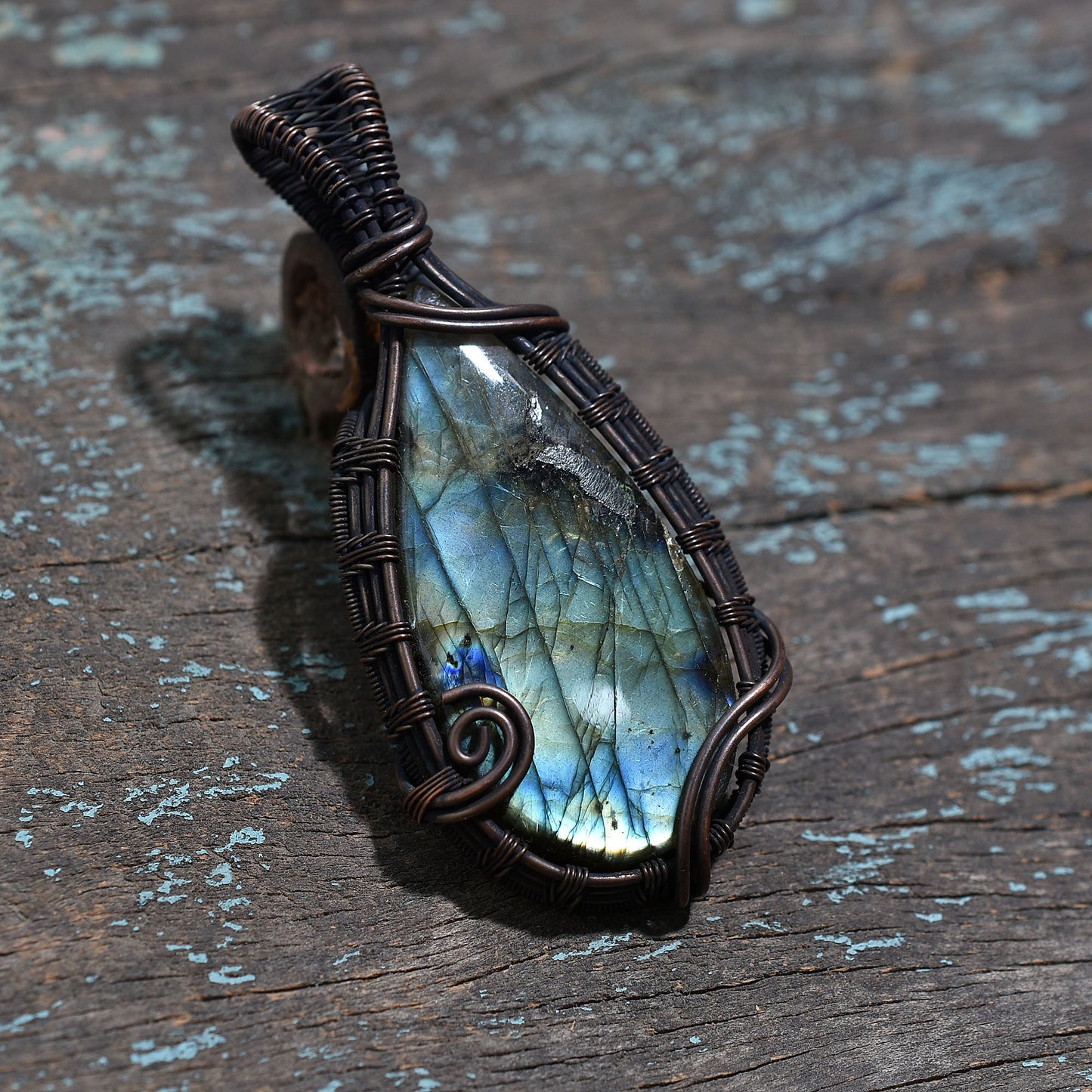 Elegant Labradorite Wire Wrapped Pendant – Wholesale Natural Stone Necklace Jewelry Lovers