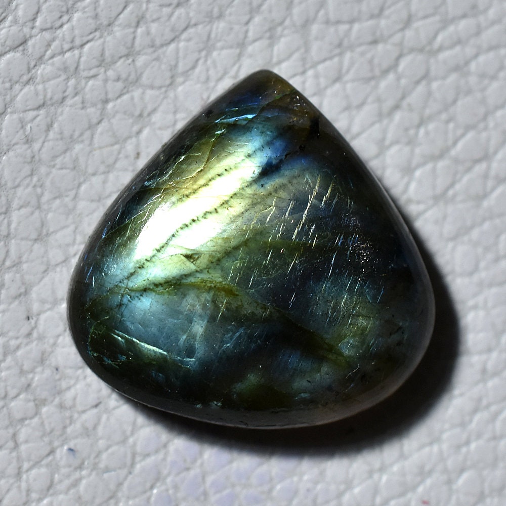 Trendy Flashy Labradorite Cabochon - Heart Shape Gemstone