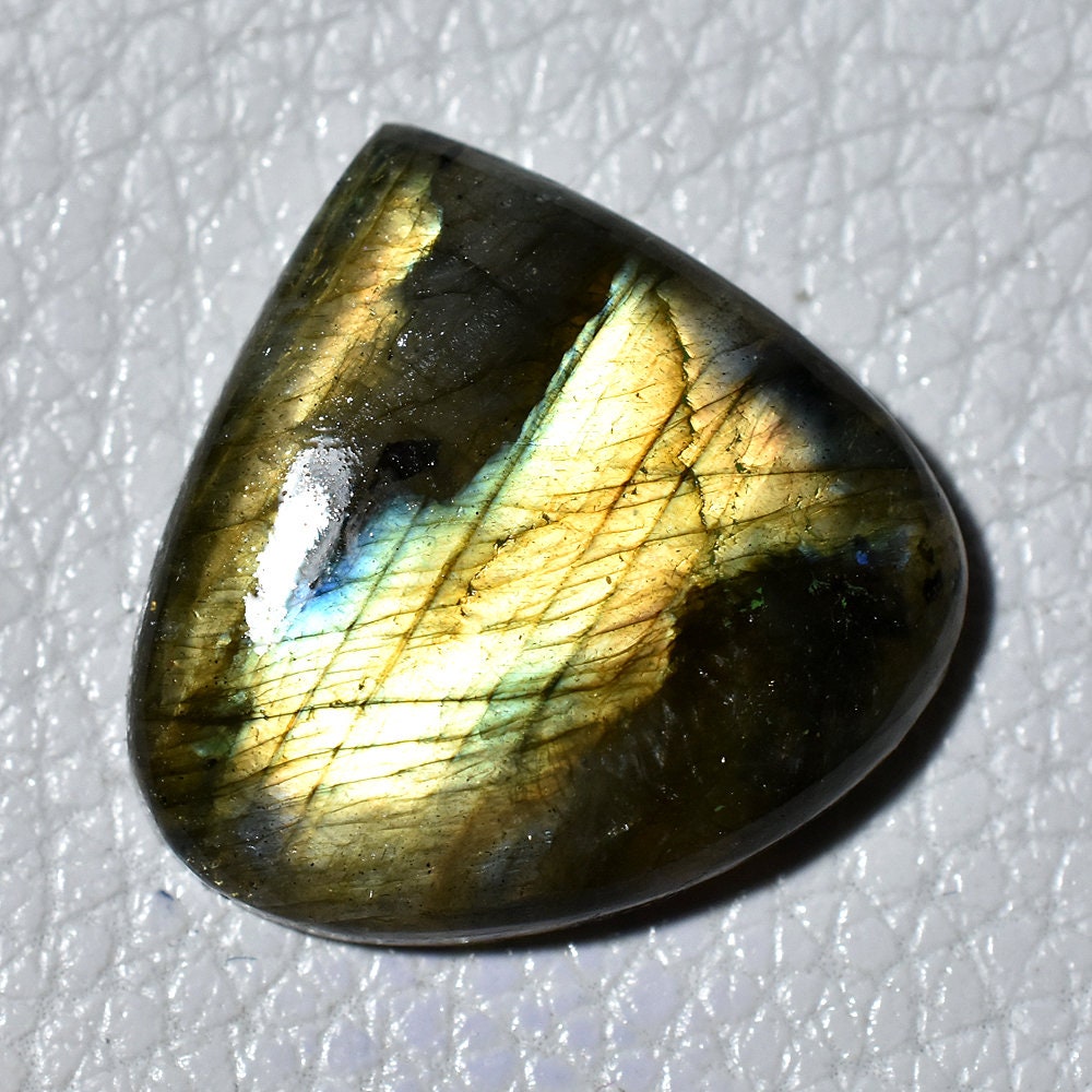 Trendy Flashy Labradorite Cabochon - Heart Shape Gemstone