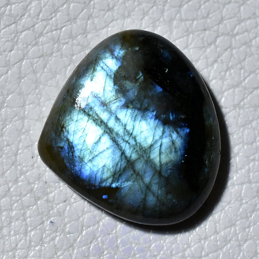Trendy Flashy Labradorite Cabochon - Heart Shape Gemstone