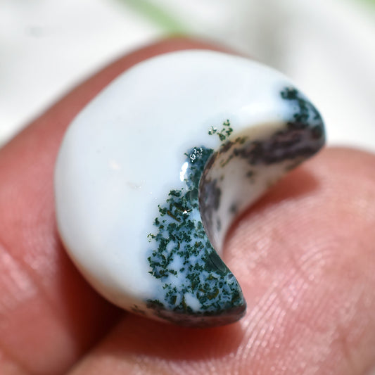 Natural Half Moon Stone - Wholesale Smooth  Crescent Cabochon for Jewelry (11x18x10mm,/17ct)