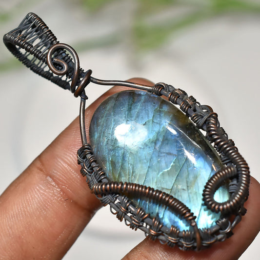 Flashy Labradorite Pendant – Handmade Wire-Wrapped Copper Necklace at Wholesale Price