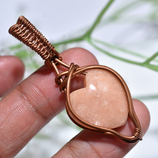 Elegant Peach Moonstone Heart Pendant – Copper Wire Wrapped Healing Crystal Necklace
