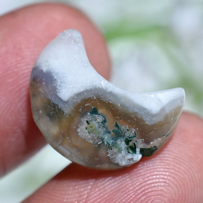 Rare! Moss Agate Crescent Moon Carved Cabochon (10x16x2mm,/9ct)