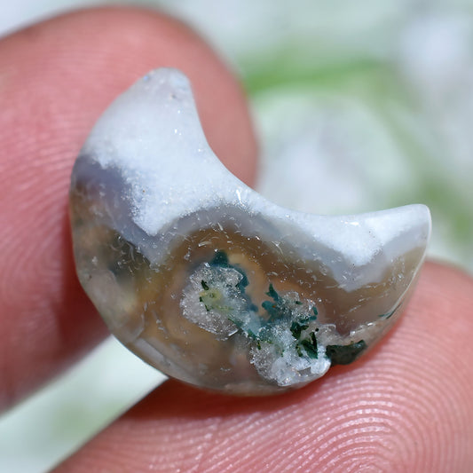 Rare! Moss Agate Crescent Moon Carved Cabochon (10x16x2mm,/9ct)
