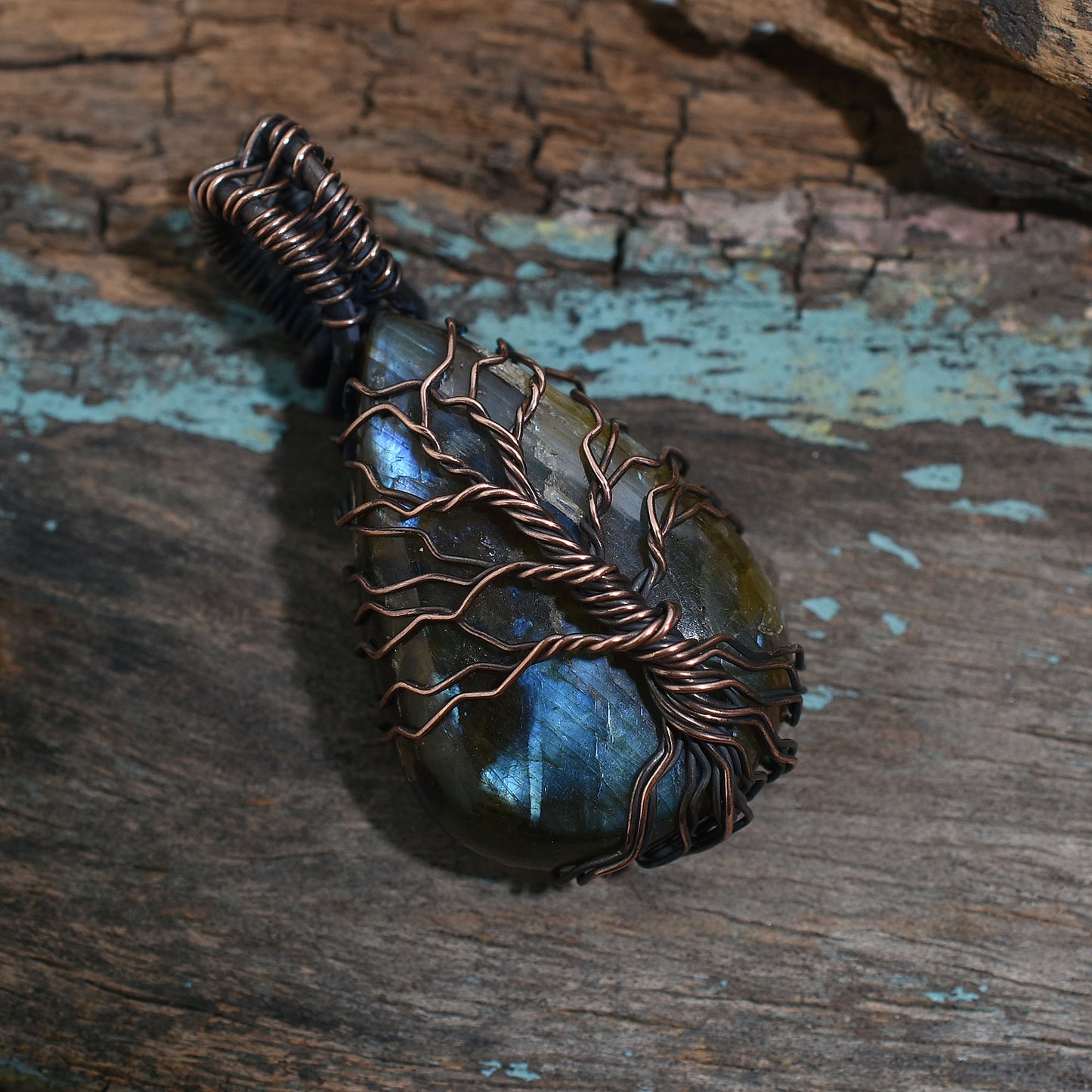 Elegant Labradorite Pendant – Oxidise Copper Wire Wrapped Wholesale Gemstone