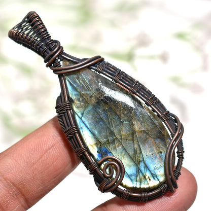 Elegant Labradorite Wire Wrapped Pendant – Wholesale Natural Stone Necklace Jewelry Lovers