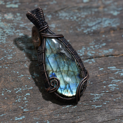 Elegant Labradorite Wire Wrapped Pendant – Wholesale Natural Stone Necklace Jewelry Lovers