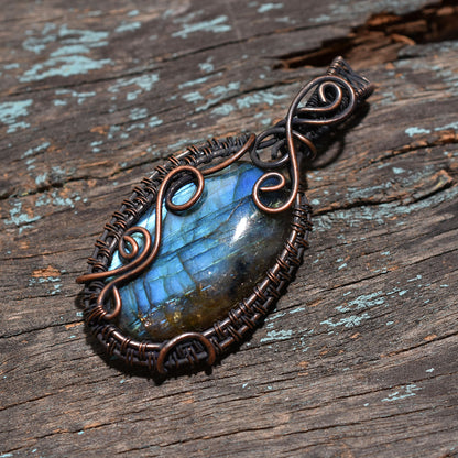 Flashy Blue Labradorite Gemstone Pendant – Wholesale Copper Wire Wrapped Artistic Design Necklace