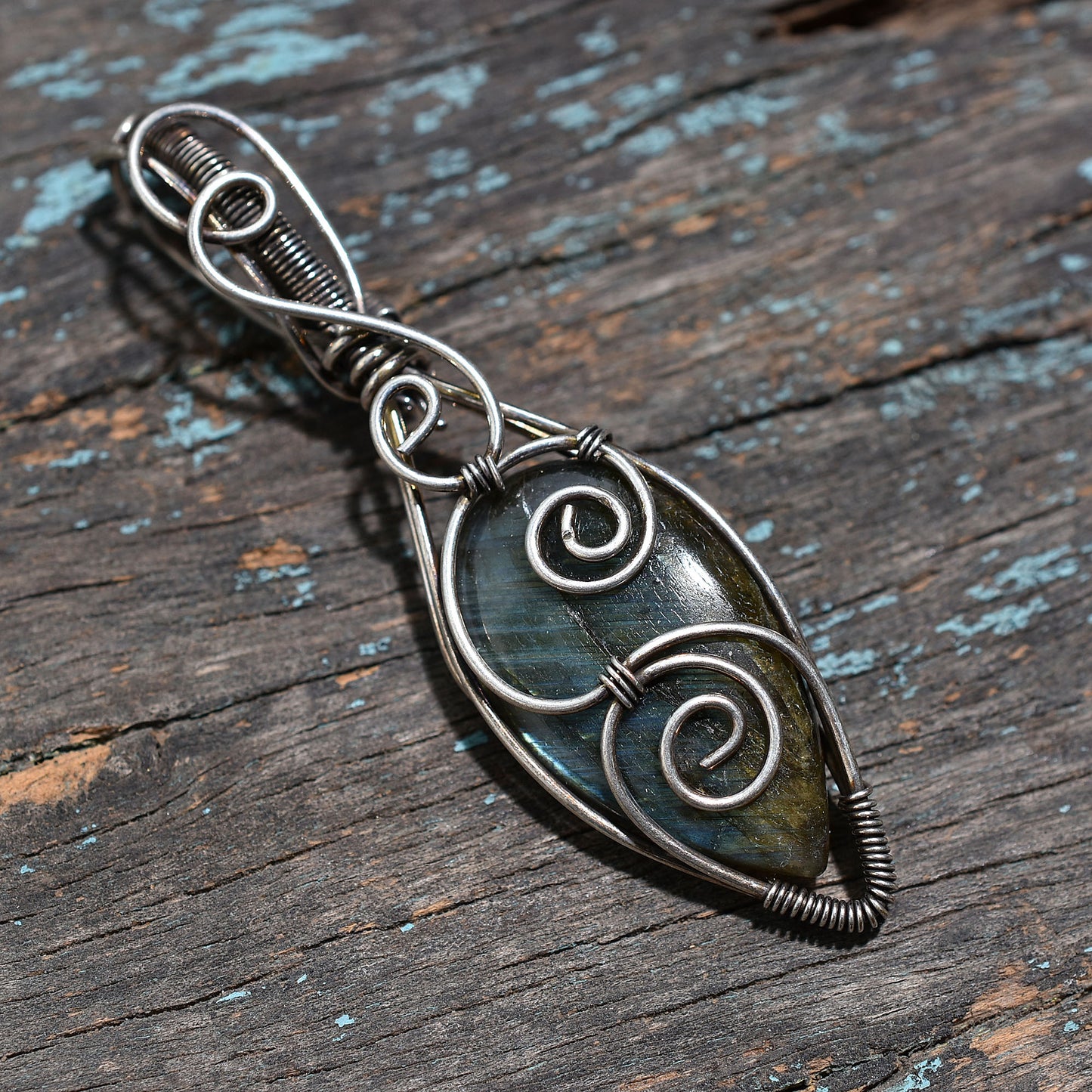 Handmade Labradorite Necklace – Silver Wire Wrapped Swirl Design Wholesale Gemstone Pendant