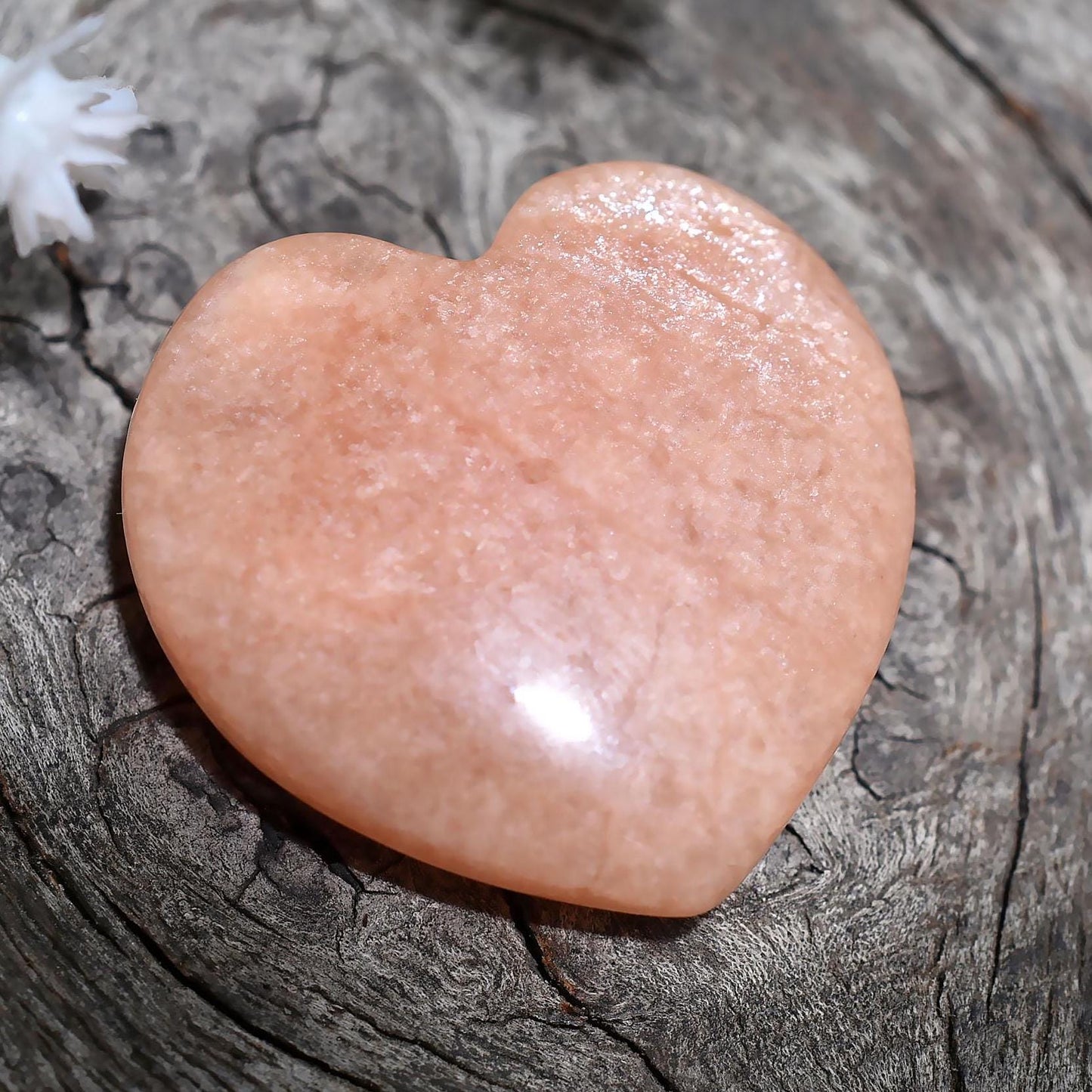 Glowing Peach Moonstone Heart – Wholesale Natural Gemstone for Pendants or Gifts