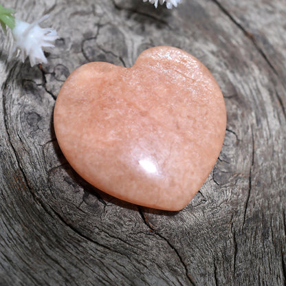 Glowing Peach Moonstone Heart – Wholesale Natural Gemstone for Pendants or Gifts